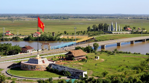 Hien Luong Bridge