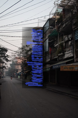 Une rue dans le vieux quartier de Hanoï Une rue dans le vieux quartier de Hanoï
