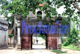 Gate to Tho Ha Village Gate to Tho Ha Village