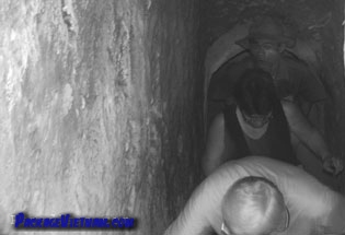 rampant dans le tunnel de Cu Chi rampant dans le tunnel de Cu Chi