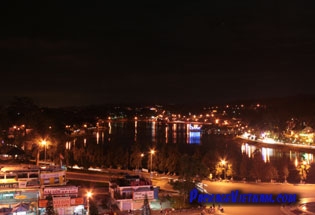 Da Lat Xuan Huong Lake at night Da Lat Xuan Huong Lake at night