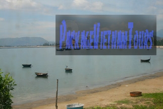 Une plage déserte à l'extérieur de la ville de Da Nang Une plage déserte à l'extérieur de la ville de Da Nang
