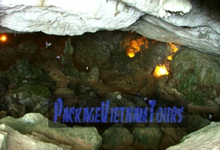 L'intérieur de la grotte Sung Sot d'en haut L'intérieur de la grotte Sung Sot d'en haut