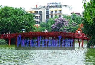 Le pont The Huc Hanoi Vietnam Le pont The Huc Hanoi Vietnam