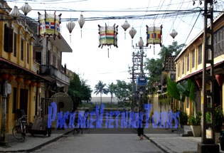 Une rue dans la vielle de Hoi An Vietnam Une rue dans la vielle de Hoi An Vietnam