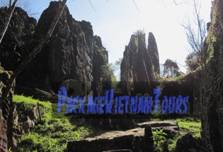 Une rocaille sur la montagne Ham Rong Une rocaille sur la montagne Ham Rong