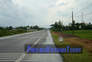 La route excellente de la province de Soc Trang à la province de Bac Lieu (route n ° 1) La route excellente de la province de Soc Trang à la province de Bac Lieu (route n ° 1)