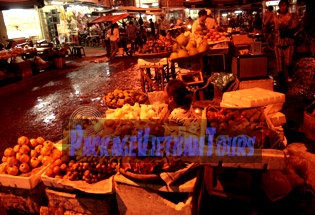 Marché nocturne en ville de Tra Vinh Marché nocturne en ville de Tra Vinh