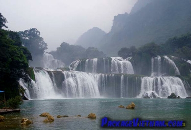 La chute d'eau Ban Gioc La chute d'eau Ban Gioc