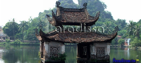 Thuy Dinh at Thay Pagoda in Ha Tay Thuy Dinh at Thay Pagoda in Ha Tay